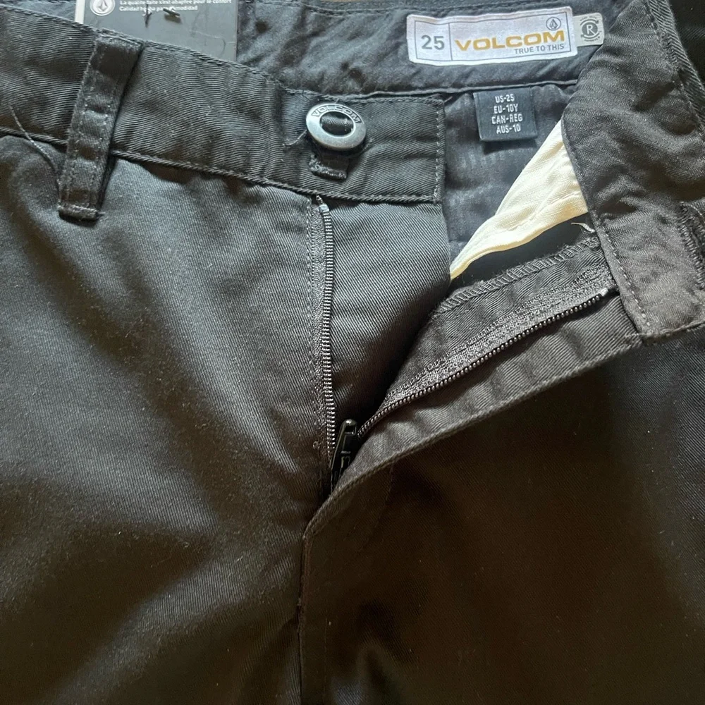 Volcom NWT Youth 25 True To This Black Shorts